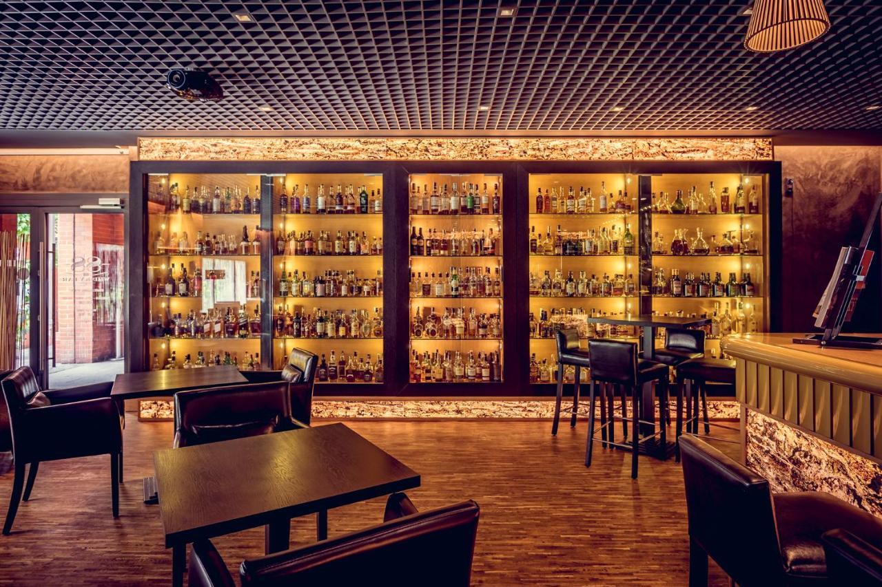 시티 파크 호텔&레지던스 포즈난 외부 사진 The bar at the Scotch Malt Whisky Society